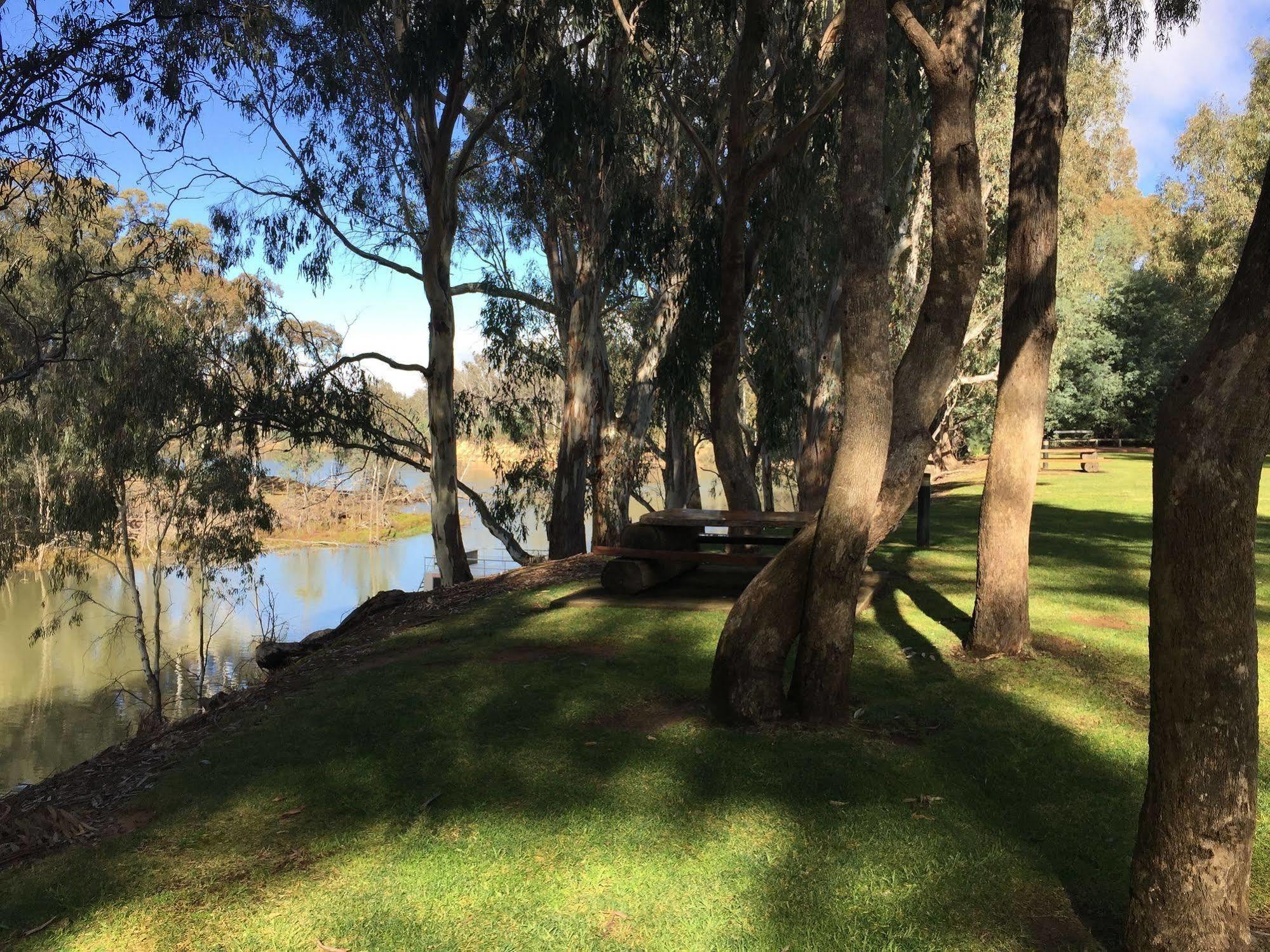Riverspa Apartments Moama Esterno foto